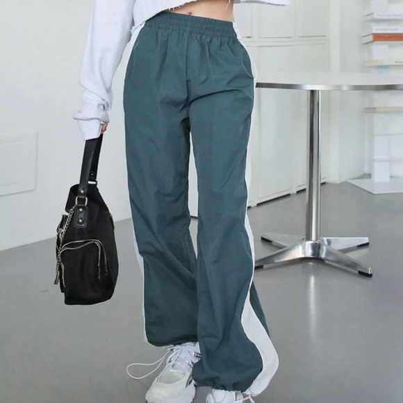 Drawstring pants - Picture 3 of 3